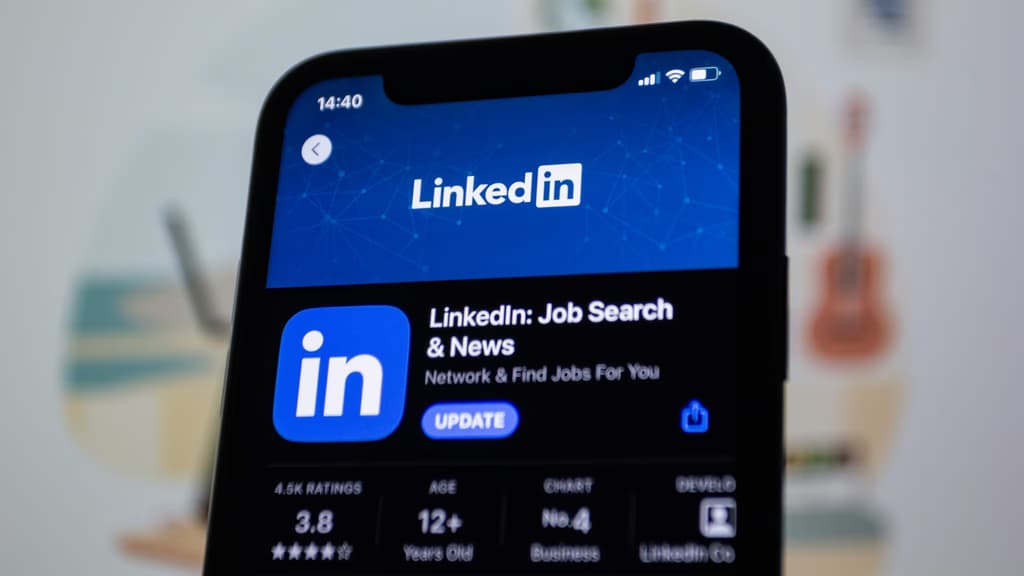 332 likes, 140 reposts on LinkedIn (how she did it)